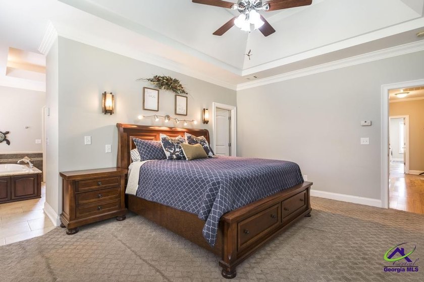 Welcome home to this stunning custom-built, four-sided brick - photo 19