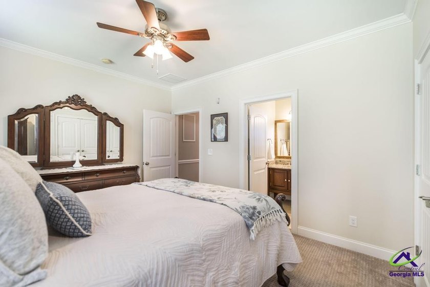 Welcome home to this stunning custom-built, four-sided brick - photo 31