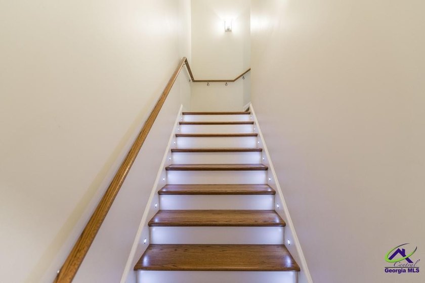 Welcome home to this stunning custom-built, four-sided brick - photo 33