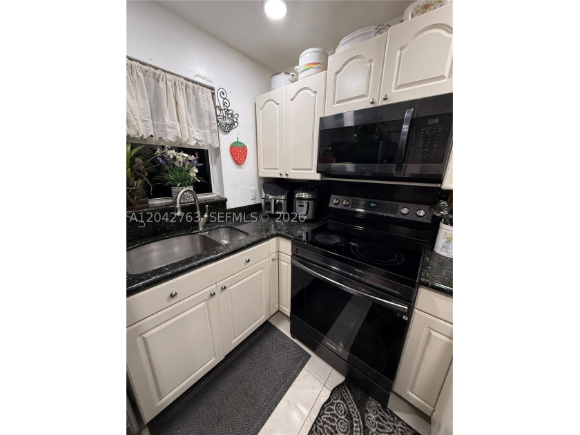 Enjoy the best of Florida living in this bright and airy 55+ - photo 3