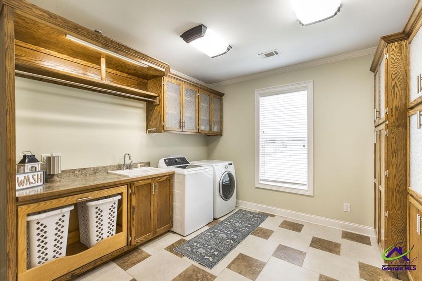 Welcome home to this stunning custom-built, four-sided brick - photo 37