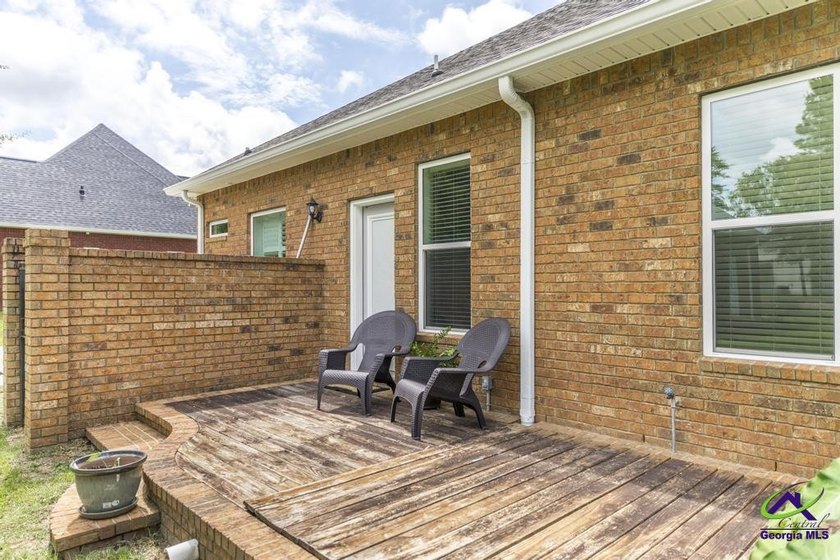 Welcome home to this stunning custom-built, four-sided brick - photo 41