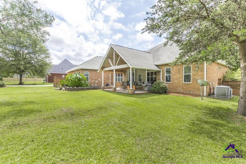 Welcome home to this stunning custom-built, four-sided brick - photo 45