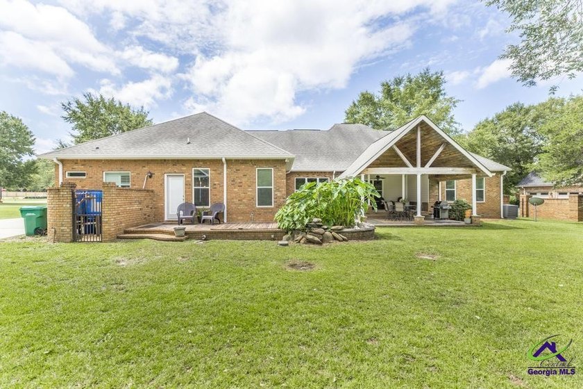 Welcome home to this stunning custom-built, four-sided brick - photo 46