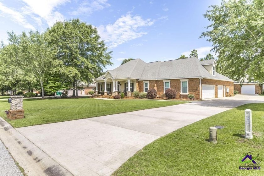 Welcome home to this stunning custom-built, four-sided brick - photo 49