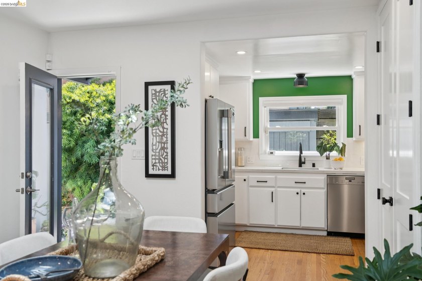Tucked into the heart of Temescal, this delightful two-bedroom - photo 9