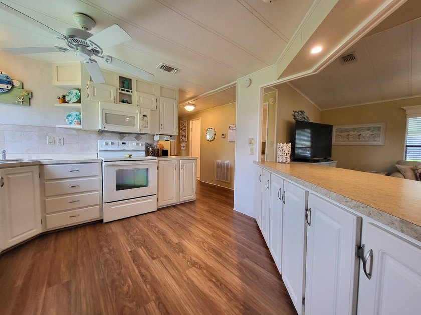 TURN KEY FURNISHED HOME IS ABSOLUTELY PRISTINE AND MOVE-IN READY - photo 22