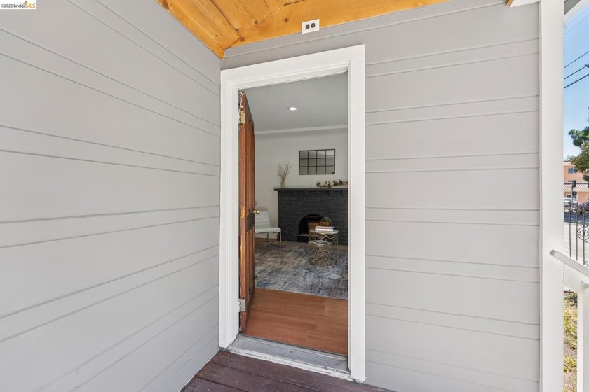 Charming Modern Craftsman-inspired home thoughtfully designed - photo 2