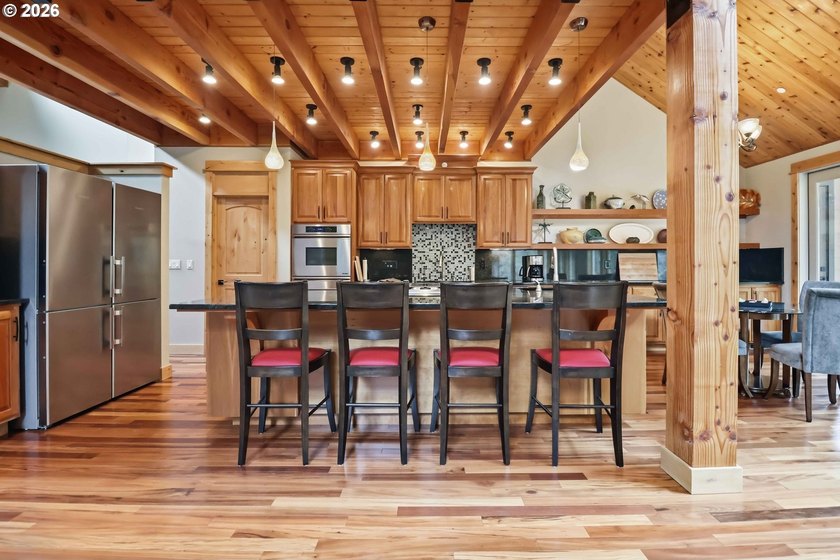 Exceptional Kalama River estate on 2.76 private acres with - photo 11