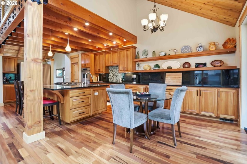 Exceptional Kalama River estate on 2.76 private acres with - photo 12