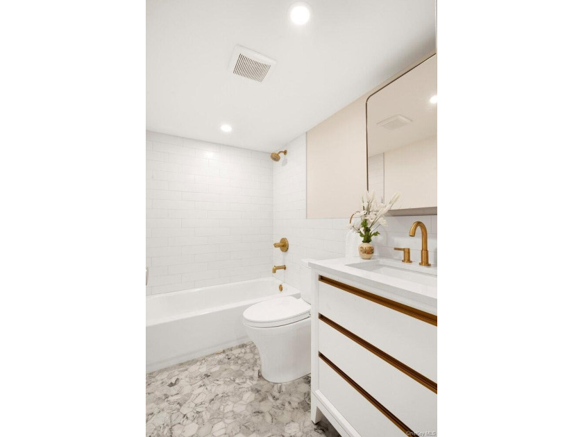 Perfectly positioned in the heart of Prospect Lefferts Gardens - photo 13
