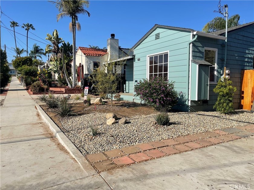 Great location to live in one and rent the other or rent out - photo 25