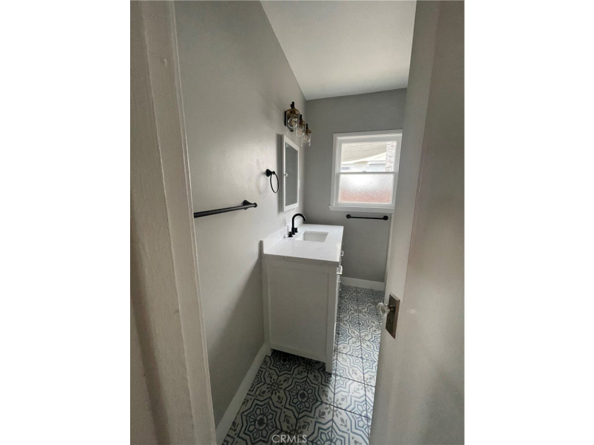 Great location to live in one and rent the other or rent out - photo 30