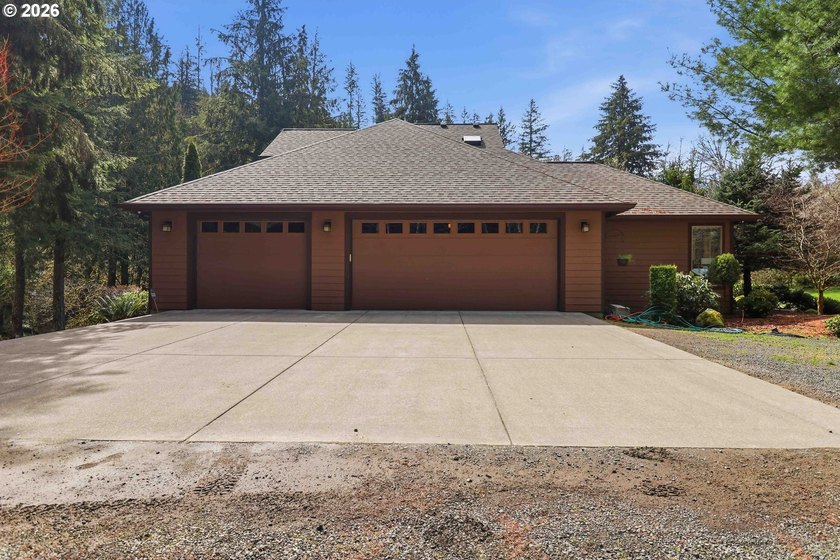 Exceptional Kalama River estate on 2.76 private acres with - photo 42