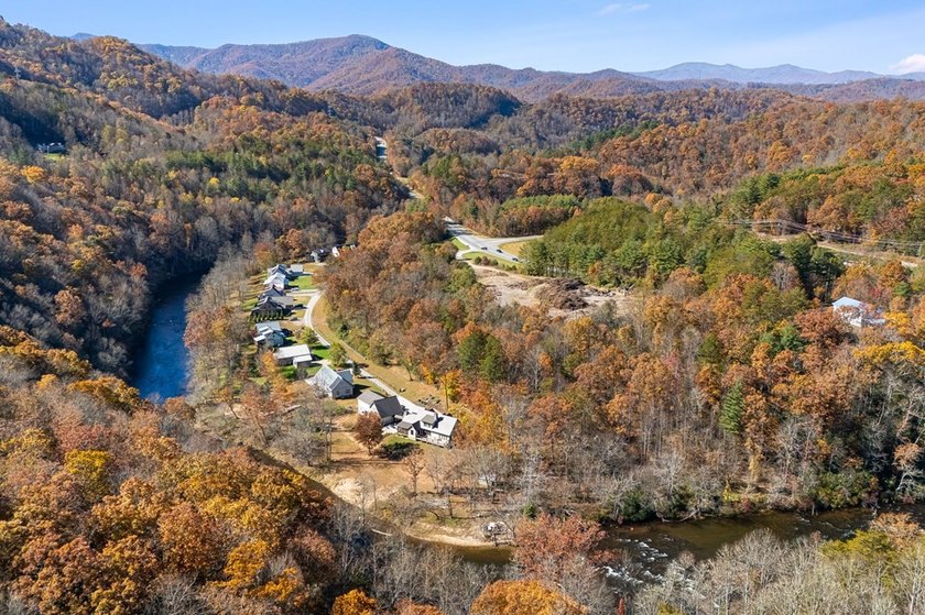 Enjoy the quiet beauty of Western North Carolina from this - photo 5