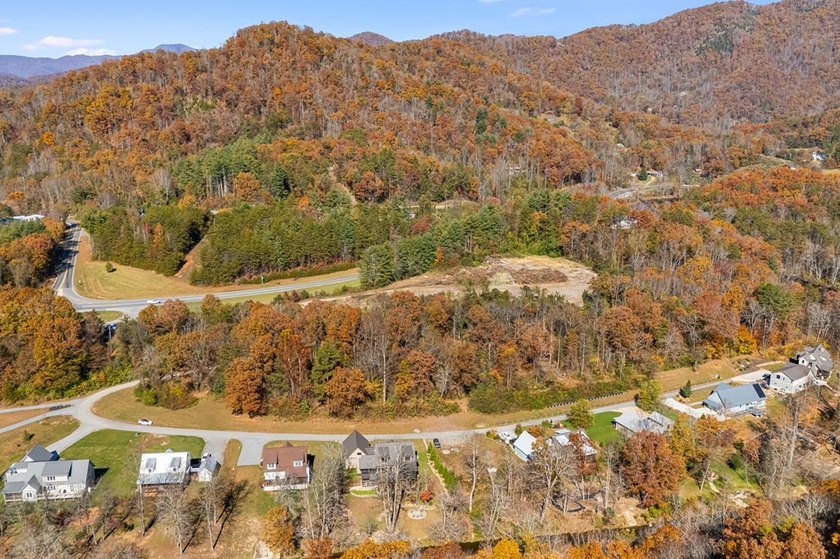 Enjoy the quiet beauty of Western North Carolina from this - photo 9