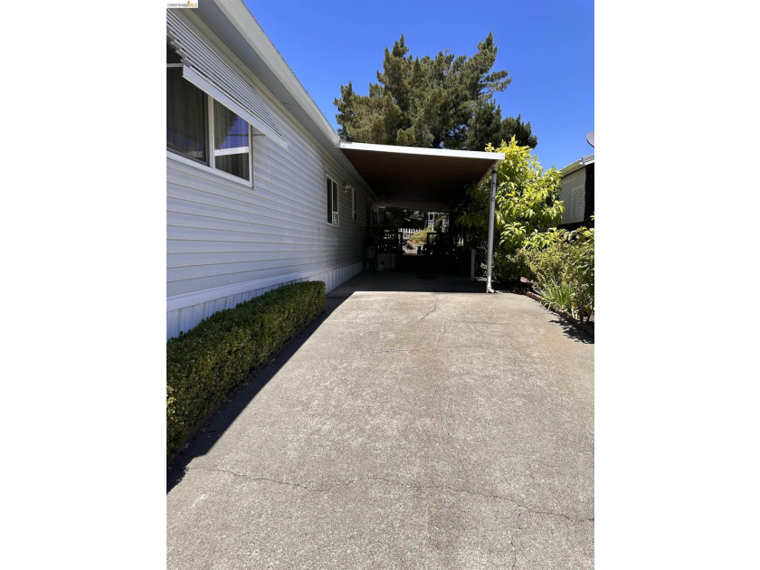 Welcome to this beautifully updated 2-bd., 2 full bath - photo 3