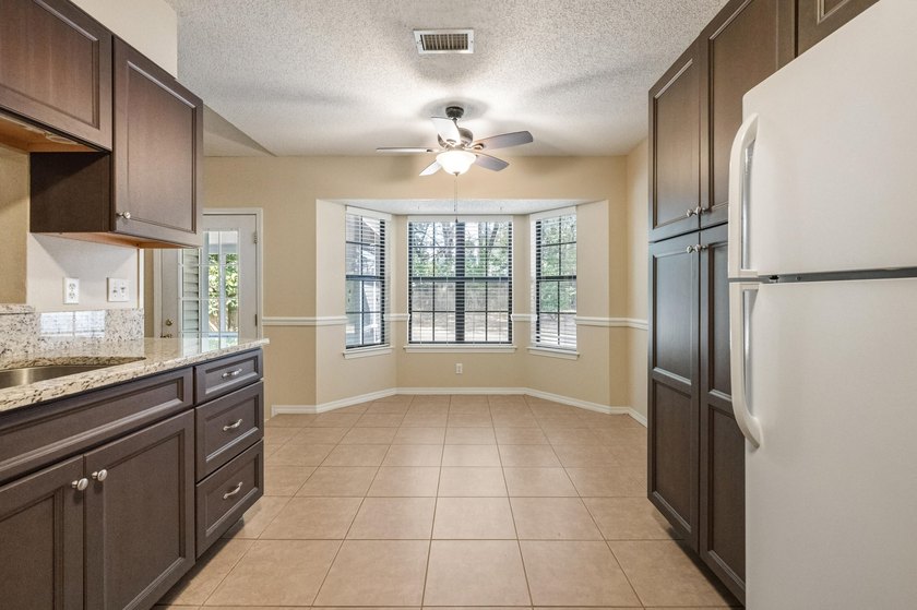 HUGE PRICE REDUCTION! Welcome home to this beautifully renovated - photo 22