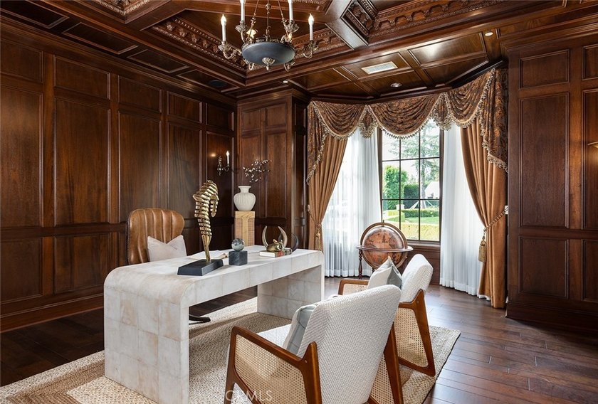 A Private Resort Estate in Arcadia's Prestigious Upper Rancho: A - photo 6