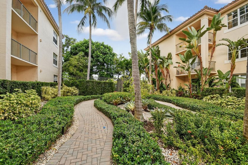 Embrace the pinnacle of West Palm living at Flagler Point! This - photo 25
