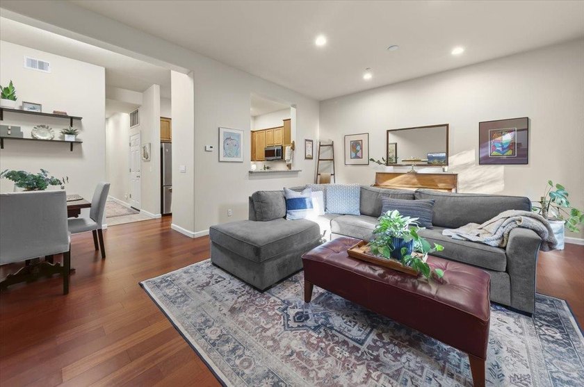 Tucked away in a centrally located, intimate neighborhood, 6 - photo 8