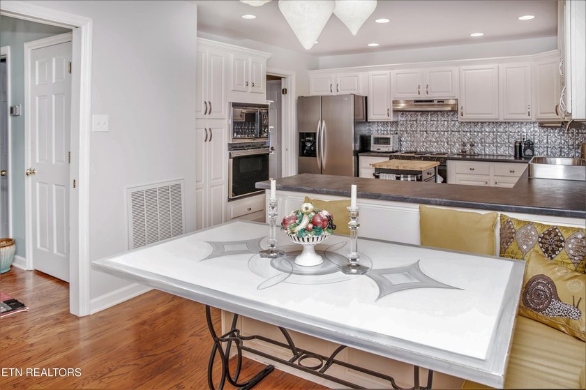 Enjoy stunning panoramic lake and mountain views from your own - photo 5