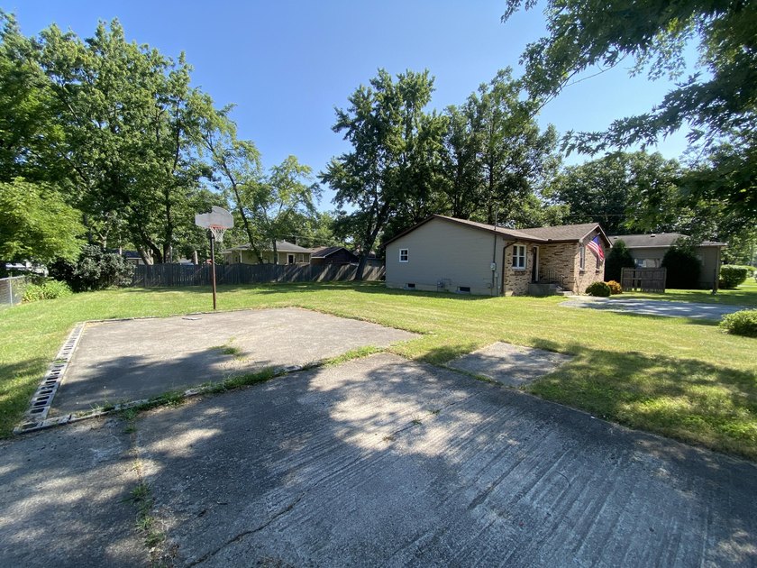 Don't miss this 3 bed, 2 bath home in the heart of Cedar Lake - photo 4