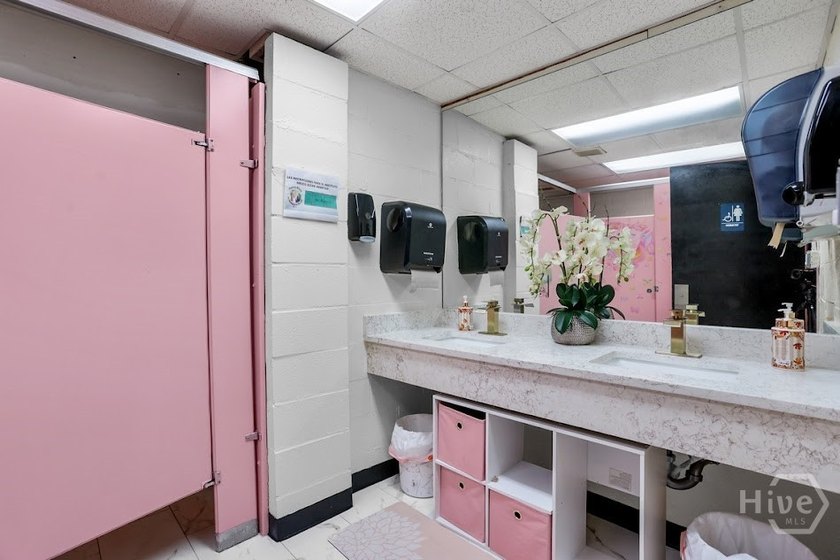Location, Location, Location! This expansive 25,200 sq - photo 25