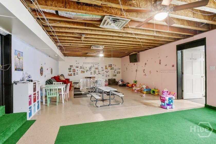Location, Location, Location! This expansive 25,200 sq - photo 30