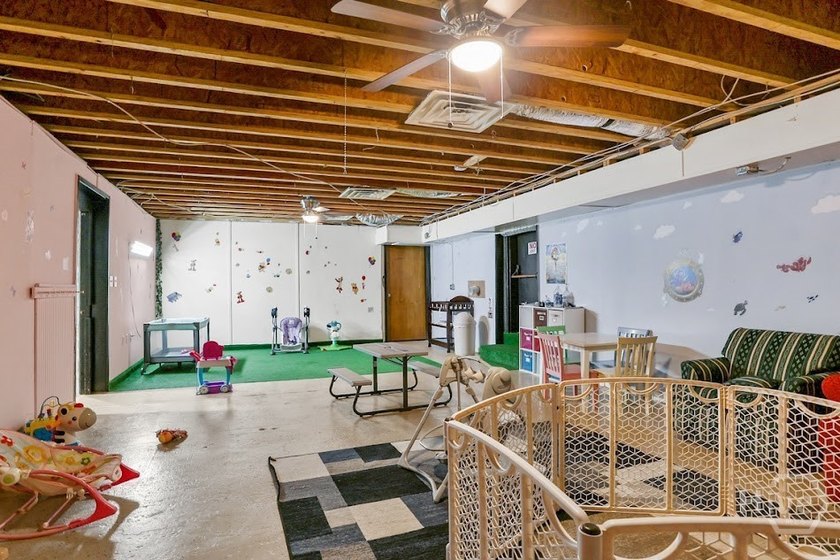 Location, Location, Location! This expansive 25,200 sq - photo 31