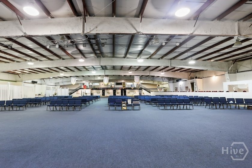 Location, Location, Location! This expansive 25,200 sq - photo 36