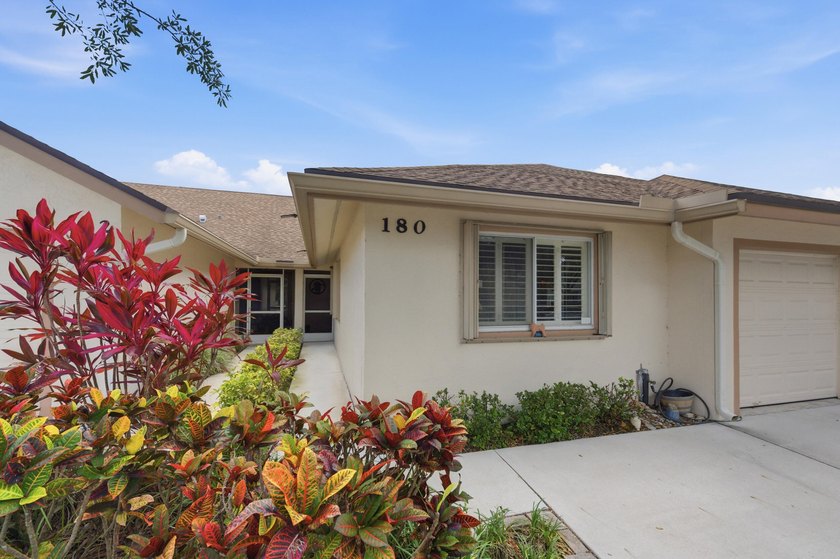 Don't Wait ! Welcome to this charming 3-bedroom, 2-bathroom - photo 3