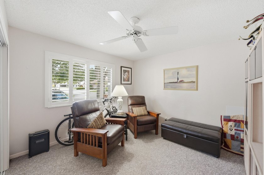 Don't Wait ! Welcome to this charming 3-bedroom, 2-bathroom - photo 5