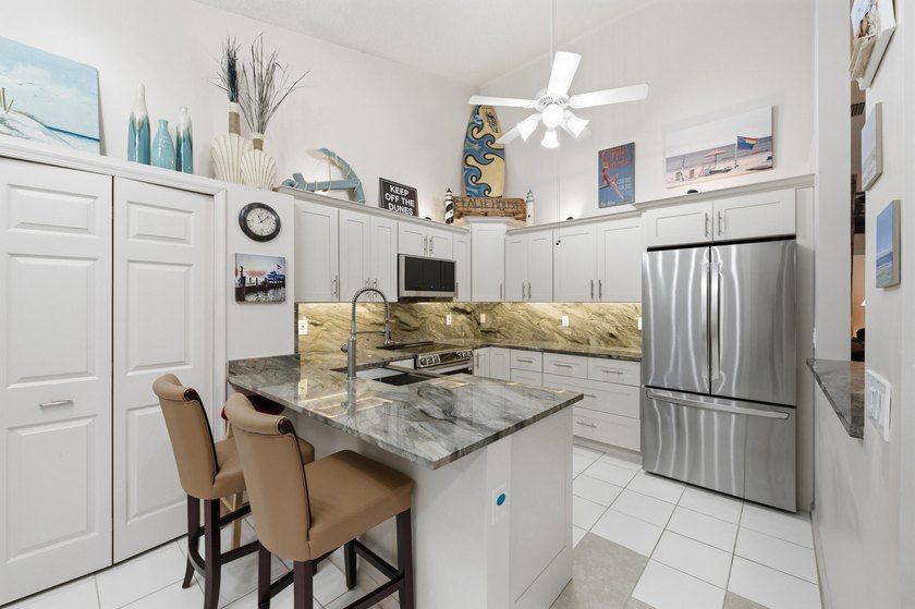 Don't Wait ! Welcome to this charming 3-bedroom, 2-bathroom - photo 9