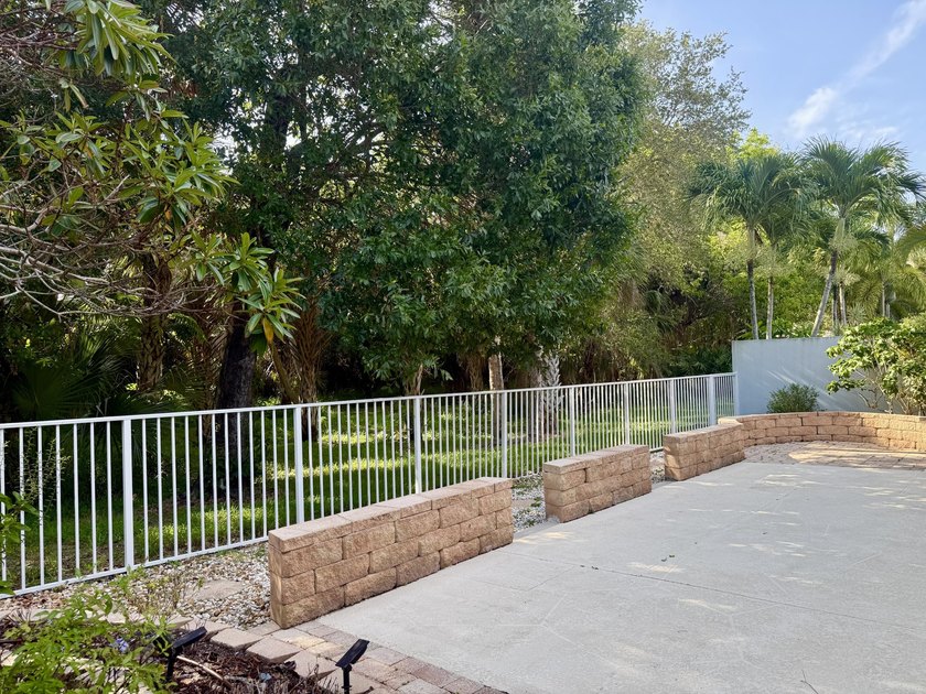Welcome to this well-appointed, Divosta built, 3-bedroom - photo 9
