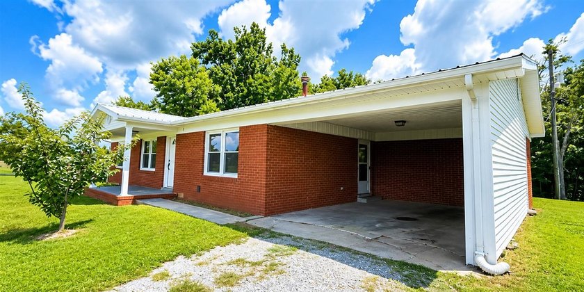 Country Living with Modern Style on nearly an acre! Welcome home - photo 11