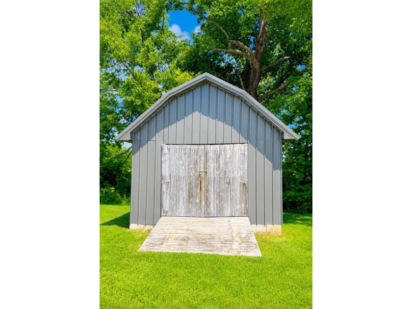 Country Living with Modern Style on nearly an acre! Welcome home - photo 14