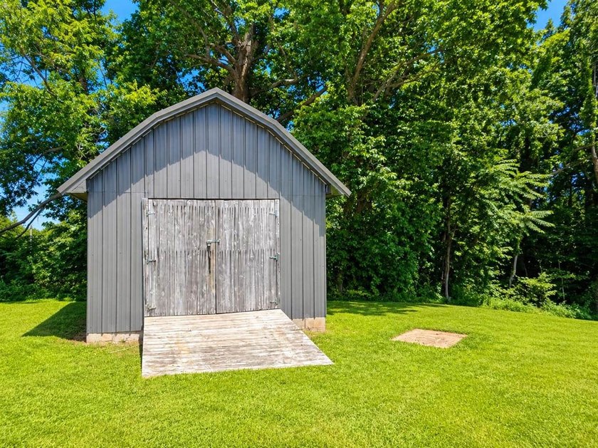 Country Living with Modern Style on nearly an acre! Welcome home - photo 15