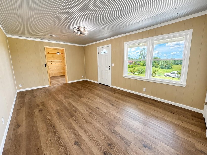 Country Living with Modern Style on nearly an acre! Welcome home - photo 19