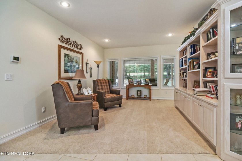 Experience luxury golf course living in this entertainer's dream - photo 10