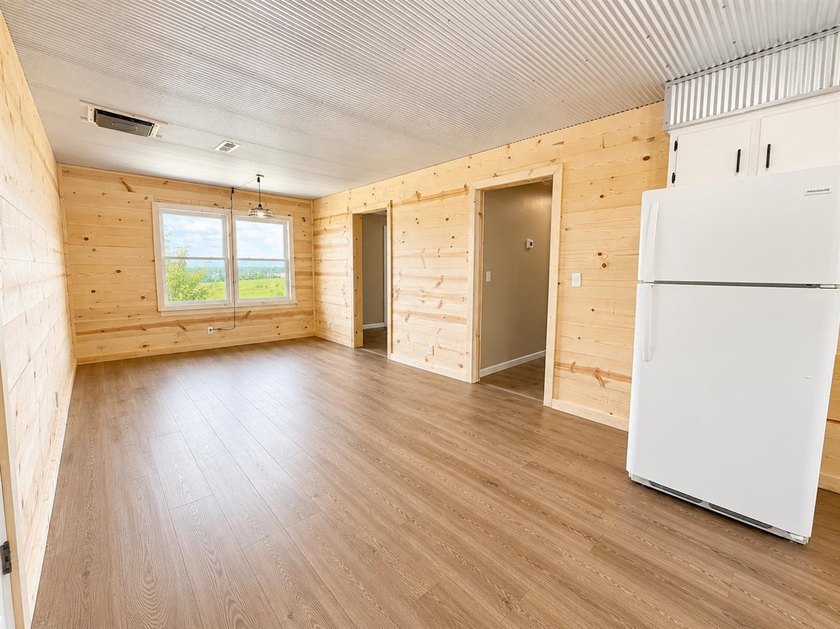 Country Living with Modern Style on nearly an acre! Welcome home - photo 26