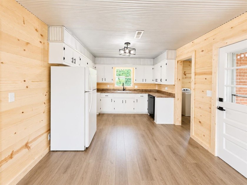 Country Living with Modern Style on nearly an acre! Welcome home - photo 27