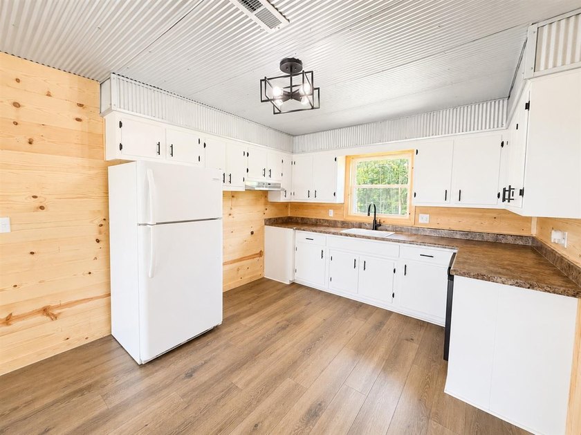 Country Living with Modern Style on nearly an acre! Welcome home - photo 29