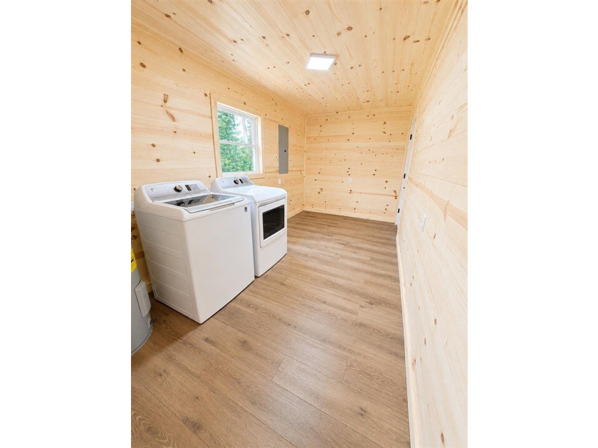 Country Living with Modern Style on nearly an acre! Welcome home - photo 30