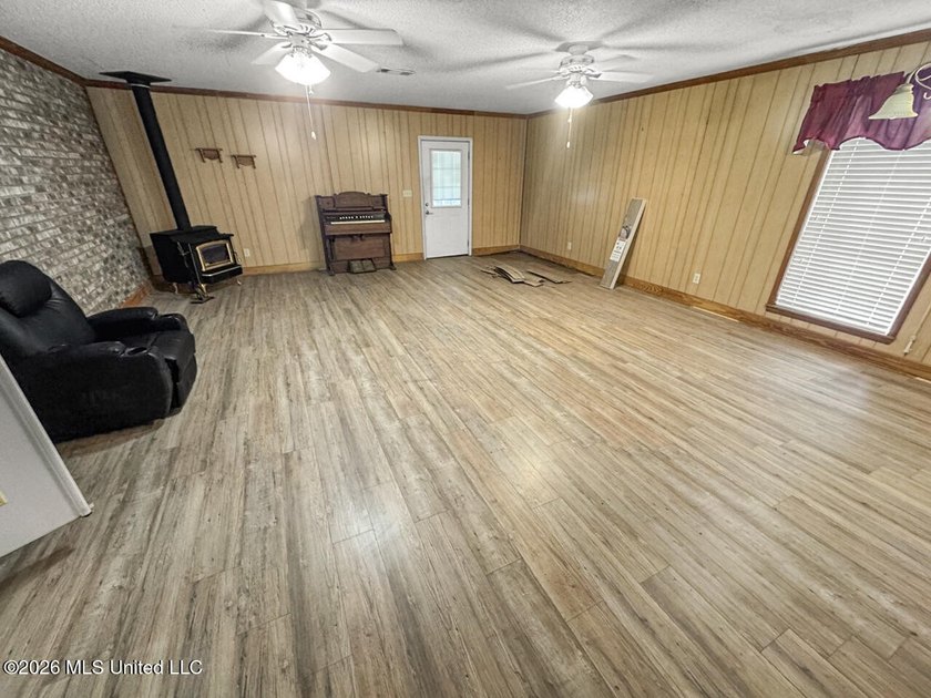 Located in a quiet country setting just minutes from town, 1560 - photo 3