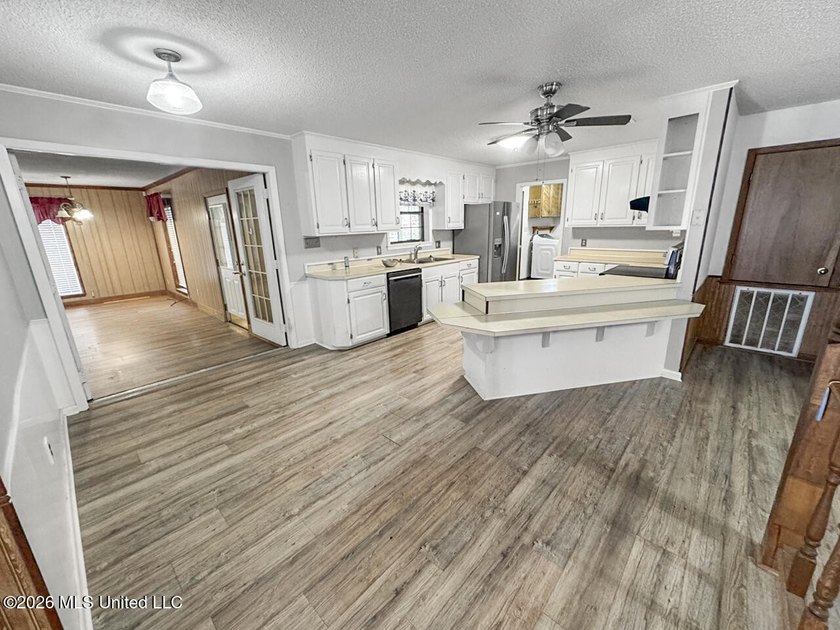Located in a quiet country setting just minutes from town, 1560 - photo 6