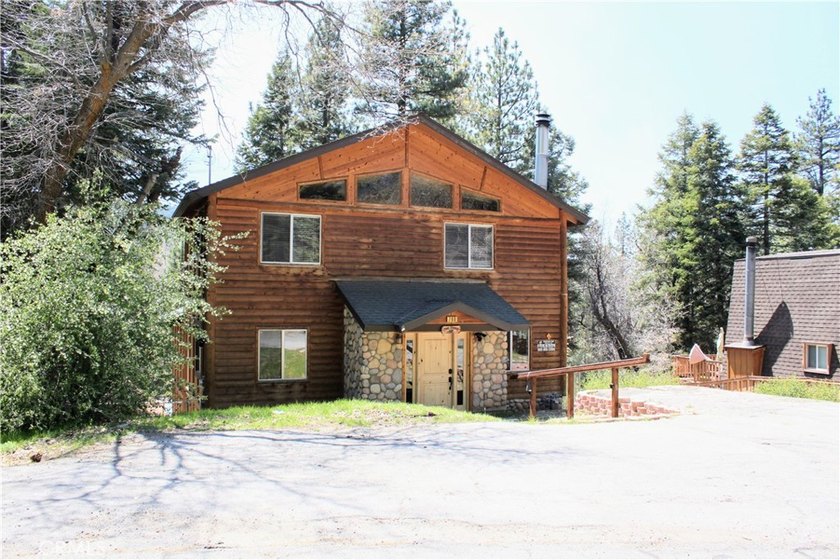 Moonridge mountain chalet with ski slope views! Nestled in the - photo 4