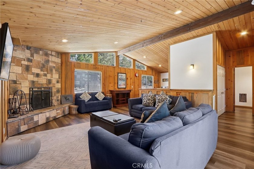 Moonridge mountain chalet with ski slope views! Nestled in the - photo 8