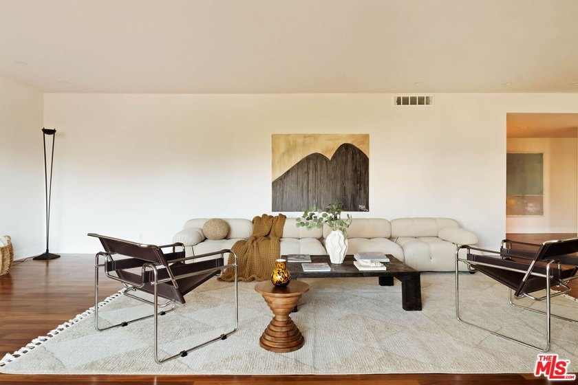 Rare opportunity to own an exceptionally spacious, beautifully - photo 12