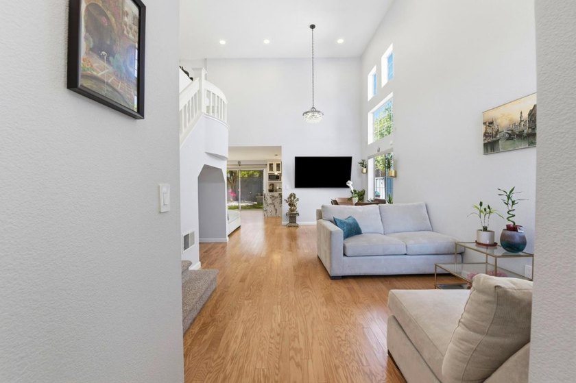 This elegant residence in Fremont's sought-after Parkmont - photo 6